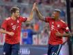 Bei Bayern vor einer ungewissen Zukunft: Javi Martínez (l) und Jérôme Boateng. Foto: Peter Kneffel/dpa