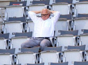 DFB-Präsident Fritz Keller nimmt für die erste Pokalrunde die Ziehung der Lose vor. Foto: Uli Deck/dpa DFB-Präsident Fritz Keller nimmt für die erste Pokalrunde die Ziehung der Lose vor. Foto: Uli Deck/dpa