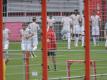 Die Spieler des FC Bayern München beim Start des Mannschaftstrainings. Foto: Peter Kneffel/dpa