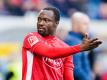 Ist vom FC Schalke vertraglich an Fortuna Düsseldorf ausgeliehen: Bernard Tekpetey gestikuliert. Foto: Uwe Anspach/dpa