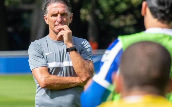 Hat mit Hertha das Training wieder aufgenommen: Coach Bruno Labbadia. Foto: Andreas Gora/dpa