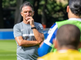Hat mit Hertha das Training wieder aufgenommen: Coach Bruno Labbadia. Foto: Andreas Gora/dpa Hat mit Hertha das Training wieder aufgenommen: Coach Bruno Labbadia. Foto: Andreas Gora/dpa