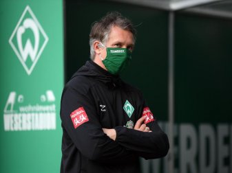 Sportdirektor von Werder Bremen: Frank Baumann steht mit Maske im Stadion. Foto: Stuart Franklin/Getty Images Europe/Pool/dpa Sportdirektor von Werder Bremen: Frank Baumann steht mit Maske im Stadion. Foto: Stuart Franklin/Getty Images Europe/Pool/dpa