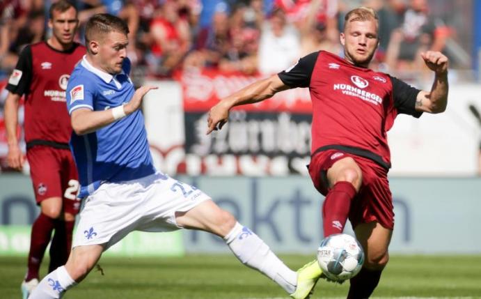 Konnte sich bei Darmstadt 98 nicht durchsetzen: Ognjen Ozegovic (l). Foto: Hasan Bratic/dpa