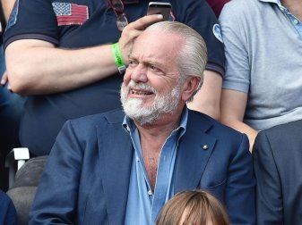 Neapels Vereinspräsident Aurelio De Laurentiis sträubt sich gegen das Spiel in Barcelona. Foto: Alessandro Di Marco/ANSA/AP/dpa Neapels Vereinspräsident Aurelio De Laurentiis sträubt sich gegen das Spiel in Barcelona. Foto: Alessandro Di Marco/ANSA/AP/dpa