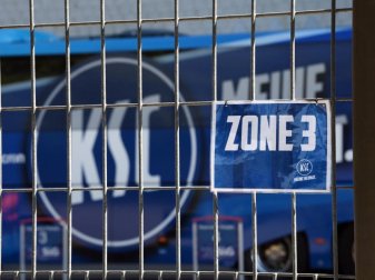 Der Karlsruher SC muss den Etat für die Profi-Mannschaft wegen der Coronavirus-Krise verringern. Foto: Matthias Hangst/Getty Images Europe/Pool/dpa Der Karlsruher SC muss den Etat für die Profi-Mannschaft wegen der Coronavirus-Krise verringern. Foto: Matthias Hangst/Getty Images Europe/Pool/dpa