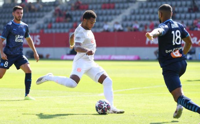 Sorgte beim Bayern-Test für das Siegtor: Serge Gnabry (M). Foto: Matthias Balk/dpa