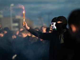 Gladbacher Fans feierten den Geburtstag ihres Clubs. Foto: Jonas Güttler/dpa