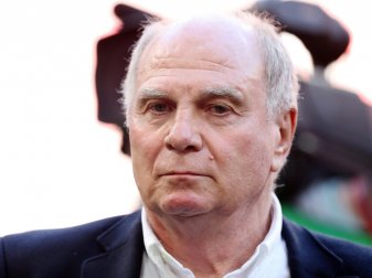 Uli Hoeneß spricht sich gegen einen Salary Cap aus Uli Hoeneß spricht sich gegen einen Salary Cap aus