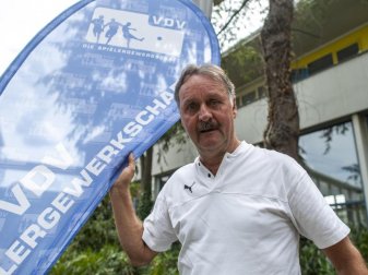 Peter Neururer leitet zum dritten Mal das VDV-Camp. Foto: David Inderlied/dpa Peter Neururer leitet zum dritten Mal das VDV-Camp. Foto: David Inderlied/dpa