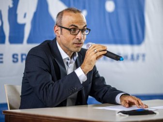 Ulf Baranowsky lehnt eine Gehaltsobergrenze ab. Foto: David Inderlied/dpa