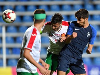 Stefan Welkow (m.) geht zum Drittligisten KFC Uerdingen Stefan Welkow (m.) geht zum Drittligisten KFC Uerdingen