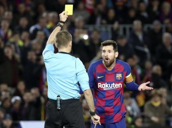Die UEFA modifizierte die Regel zu den Sperren nach Gelben Karten. Foto: Emilio Morenatti/AP/dpa Die UEFA modifizierte die Regel zu den Sperren nach Gelben Karten. Foto: Emilio Morenatti/AP/dpa