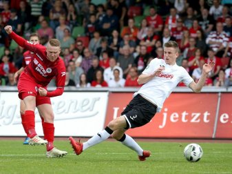 Jan Schöppner (r.) wechselt vom SC  Verl nach Heidenheim