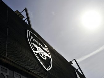 Arsenal sei aus finanziellen Gründen dazu gezwungen Arsenal sei aus finanziellen Gründen dazu gezwungen