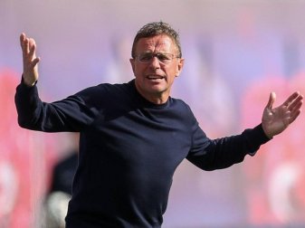 Trainer Ralf Rangnick ist auf der Suche nach einer neuen Aufgabe. Foto: Jan Woitas/ZB/dpa Trainer Ralf Rangnick ist auf der Suche nach einer neuen Aufgabe. Foto: Jan Woitas/ZB/dpa