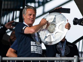 Uwe Neuhaus freut sich besonders auf das Spiel beim BVB Uwe Neuhaus freut sich besonders auf das Spiel beim BVB