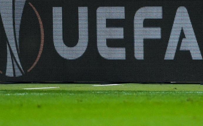 Der Schriftzug der UEFA, der Europäischen Fußball-Union. Foto: Silas Stein/dpa