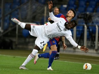 Auch im Rückspiel unterliegt die Eintracht dem FC Basel Auch im Rückspiel unterliegt die Eintracht dem FC Basel