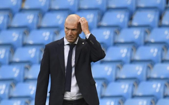 Wird nach dem Aus in der Champions League kritisiert: Real Madrids Trainer Zinedine Zidane. Foto: Peter Powell/POOL EPA/AP/dpa