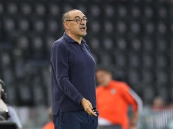 Ist nach dem Aus in der Champions League nicht mehr Trainer von Juventus Turin: Maurizio Sarri. Foto: Jonathan Moscrop/CSM via ZUMA Wire/dpa Ist nach dem Aus in der Champions League nicht mehr Trainer von Juventus Turin: Maurizio Sarri. Foto: Jonathan Moscrop/CSM via ZUMA Wire/dpa