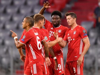 Die Bayern bejubeln den 4:1-Sieg gegen den FC Chelsea Die Bayern bejubeln den 4:1-Sieg gegen den FC Chelsea