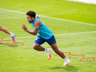 Sollte einem Wechsel nicht abgeneigt sein: Schalkes Weston McKennie läuft beim Training über den Platz. Foto: Guido Kirchner/dpa Sollte einem Wechsel nicht abgeneigt sein: Schalkes Weston McKennie läuft beim Training über den Platz. Foto: Guido Kirchner/dpa