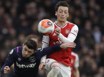 Mesut Özil steht noch beim FC Arsenal. Foto: Matt Dunham/AP/dpa Mesut Özil steht noch beim FC Arsenal. Foto: Matt Dunham/AP/dpa