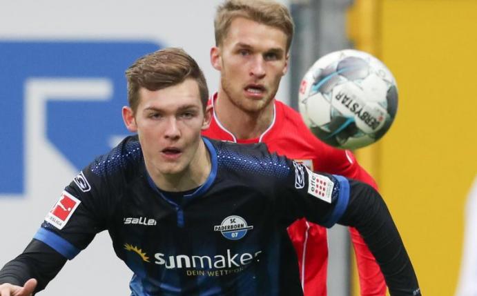 Luca Kilian (l) kommt aus Paderborn nach Mainz. Foto: Friso Gentsch/dpa