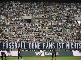Das öffentliche Meinungsbild zur Rückkehr von Fußball-Fans in die Bundesliga-Stadien ist gespalten. Foto: Federico Gambarini/dpa-Pool/dpa