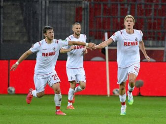 Der 1. FC Köln gewann mit 5:0 gegen den Landesligisten Der 1. FC Köln gewann mit 5:0 gegen den Landesligisten