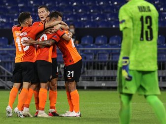 Schachtjor Donezk gewann souverän gegen den FC Basel Schachtjor Donezk gewann souverän gegen den FC Basel