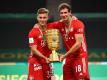 Tun mit ihrer Spendenaktion «We kick Corona» Gutes: Joshua Kimmich (l) und Leon Goretzka. Foto: Alexander Hassenstein/Getty Images Europe/Pool/dpa