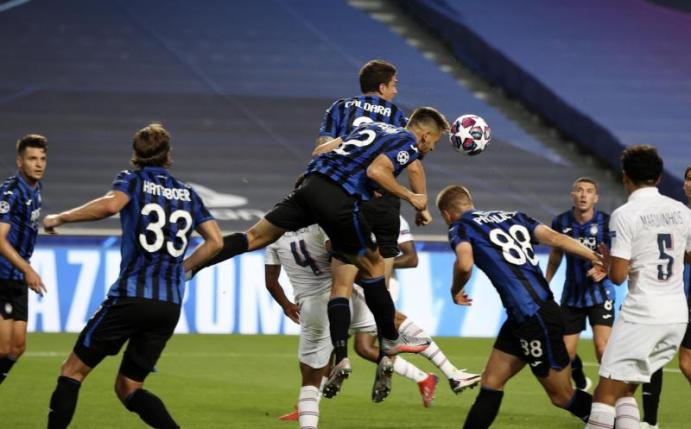 Lange Zeit sah es so aus, als behielte Atalanta gegen PSG die Oberhand. Foto: Rafael Marchante/Pool Reuters/AP/dpa