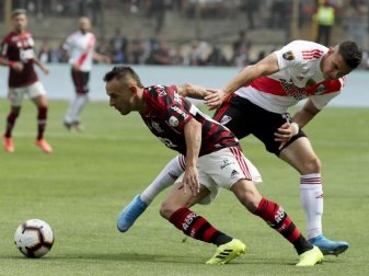 Rafinha (l) wechselt nach Griechenland. Foto: Fernando Vergara/AP/dpa Rafinha (l) wechselt nach Griechenland. Foto: Fernando Vergara/AP/dpa