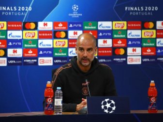Pep Guardiola spricht bei einer Pressekonferenz. Foto: UEFA via Getty Images Pep Guardiola spricht bei einer Pressekonferenz. Foto: UEFA via Getty Images