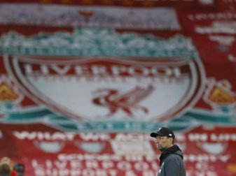 Liverpools Coach Jürgen Klopp ist zum Trainer des Jahres in der Premier League gewählt worden. Foto: Phil Noble/Pool Reuters via AP/dpa Liverpools Coach Jürgen Klopp ist zum Trainer des Jahres in der Premier League gewählt worden. Foto: Phil Noble/Pool Reuters via AP/dpa