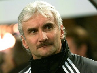 Völler gab am 16. August 2000 sein Bundestrainer-Debüt Völler gab am 16. August 2000 sein Bundestrainer-Debüt