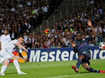 Ivica Olic (l.) traf 2010 gegen Lyon dreifach Ivica Olic (l.) traf 2010 gegen Lyon dreifach