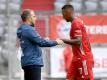 FCB-Trainer Hansi Flick und Innenverteidiger Jerome Boateng (r) klatschen sich nach einem Spiel ab. Foto: Sven Hoppe/dpa-Pool/dpa