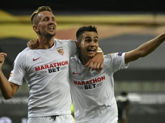 Luuk de Jong (l.) schießt Sevilla ins Finale Luuk de Jong (l.) schießt Sevilla ins Finale