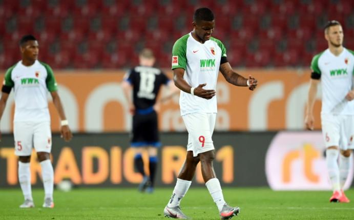 Augsburg verleiht Sergio Cordova (m.) nach Bielefeld