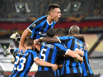 Die Spieler von Inter Mailand feiern einen weiteren Treffer gegen Schachtjor Donezk. Foto: Federico Gambarini/dpa Die Spieler von Inter Mailand feiern einen weiteren Treffer gegen Schachtjor Donezk. Foto: Federico Gambarini/dpa