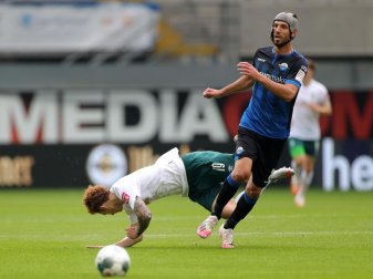 Klaus Gjasula (r) kam aus Paderborn zum HSV. Foto: Friedemann Vogel/EPA/Pool/dpa Klaus Gjasula (r) kam aus Paderborn zum HSV. Foto: Friedemann Vogel/EPA/Pool/dpa