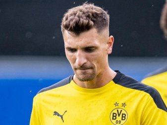 Hat sich bei einem Testspiel des BVB leich verletzt: Thomas Meunier. Foto: David Inderlied/dpa