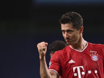 Bayern-Stürmer Robert Lewandowski jubelt nach seinem Treffer zum 3:0. Foto: Franck Fife/pool AFP via AP/dpa Bayern-Stürmer Robert Lewandowski jubelt nach seinem Treffer zum 3:0. Foto: Franck Fife/pool AFP via AP/dpa