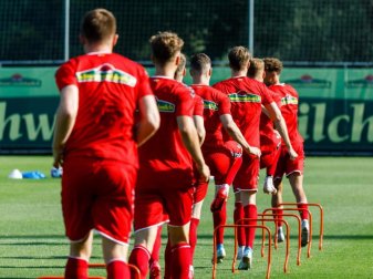 Mit 29 Spielern ist der SC Freiburg ins Trainingslager nach Schruns in Österreich aufgebrochen. Foto: Philipp von Ditfurth/dpa Mit 29 Spielern ist der SC Freiburg ins Trainingslager nach Schruns in Österreich aufgebrochen. Foto: Philipp von Ditfurth/dpa