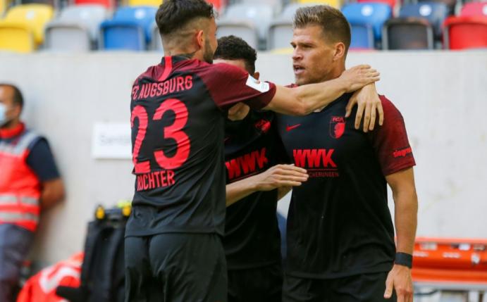 Matchwinner: Florian Niederlechner (r.) traf dreifach