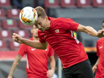 Steht in der Startelf gegen Inter Mailand: Luuk de Jong vom FC Sevilla in Aktion beim Abschlusstraining. Foto: Federico Gambarini/dpa Steht in der Startelf gegen Inter Mailand: Luuk de Jong vom FC Sevilla in Aktion beim Abschlusstraining. Foto: Federico Gambarini/dpa