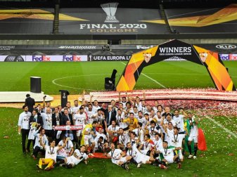 Die Spieler des FC Sevilla feiern den Sieg im Finale der Europa League. Foto: Federico Gambarini/dpa Die Spieler des FC Sevilla feiern den Sieg im Finale der Europa League. Foto: Federico Gambarini/dpa